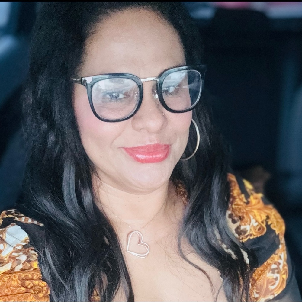 Meet your Posher, Esmeralda